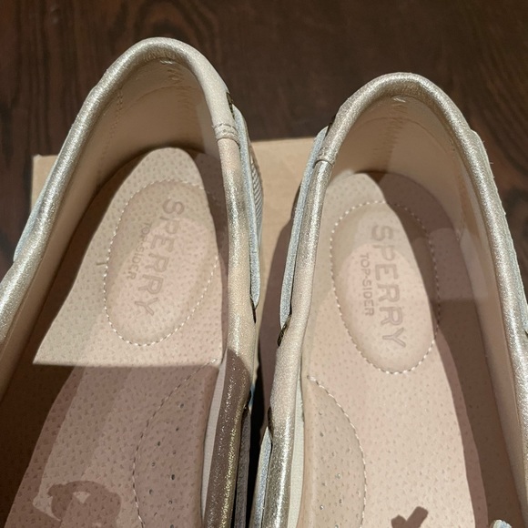 WOMEN’S SPERRY’S - Picture 3 of 5